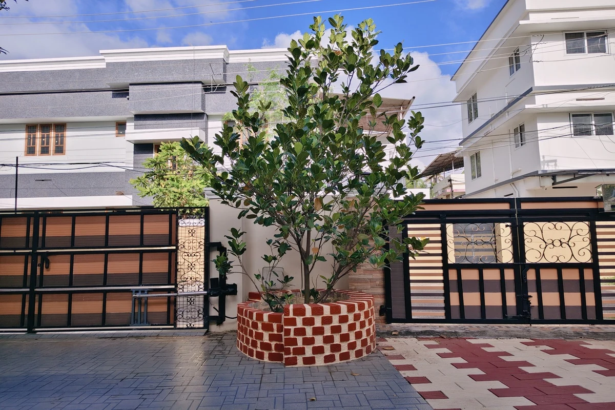 Front Courtyard & Entrance